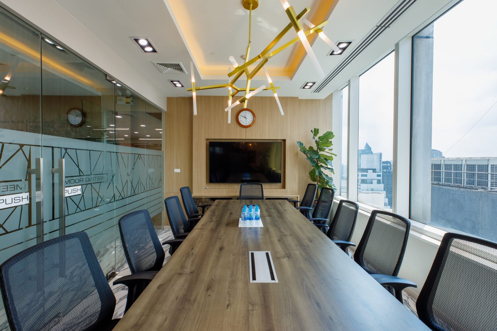 อาคารอินเตอร์เชนจ์ 21 (Interchange 21) สำนักงานให้เช่า เกรด A ย่านสุขุมวิท อโศก ใกล้รถไฟฟ้า BTS และ MRT