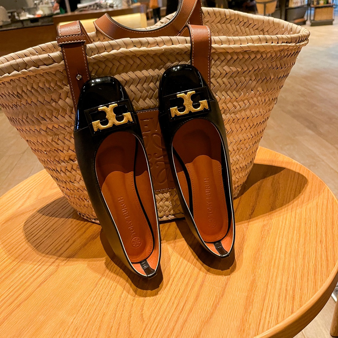 รองเท้าคัทชูส้นแบน Style Tory (สีน้ำตาล)