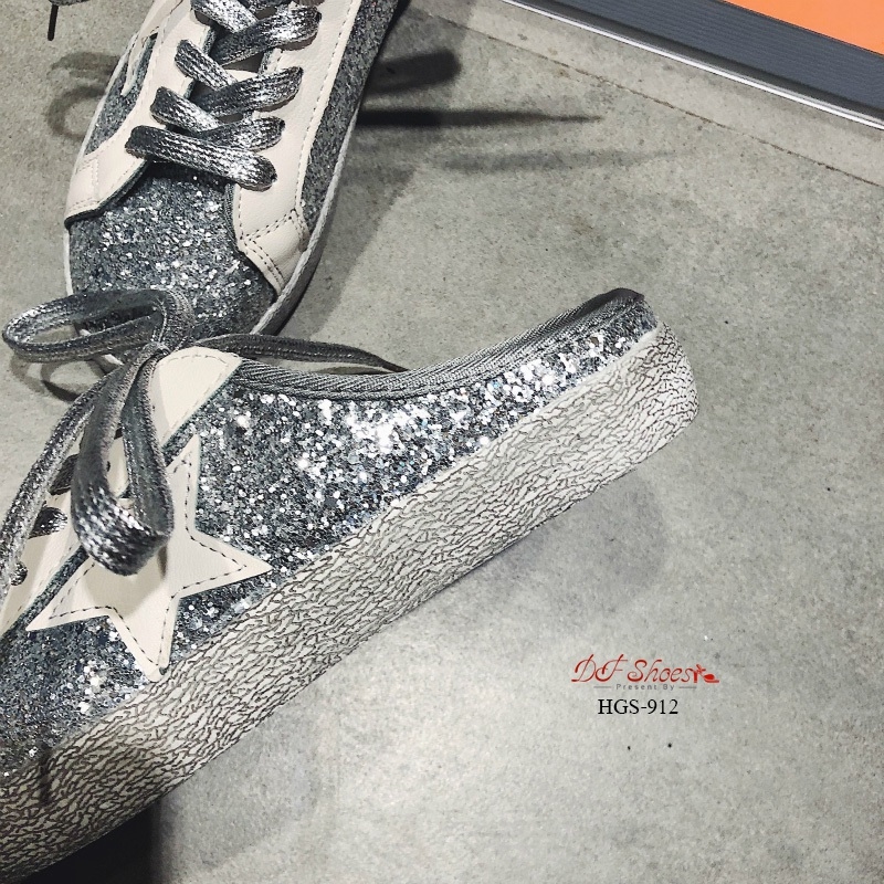 รองเท้าผ้าใบเปิดส้นกลิตเตอร์ลายดาว (สีดำ)