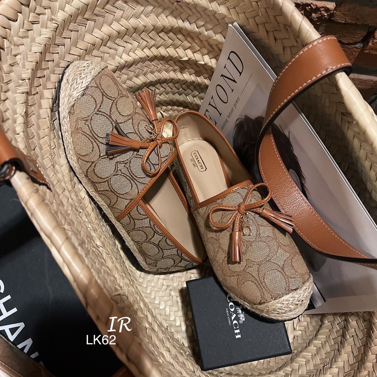 รองเท้าคัทชูทรงสวมสไตล์ Coach (สีน้ำตาล)