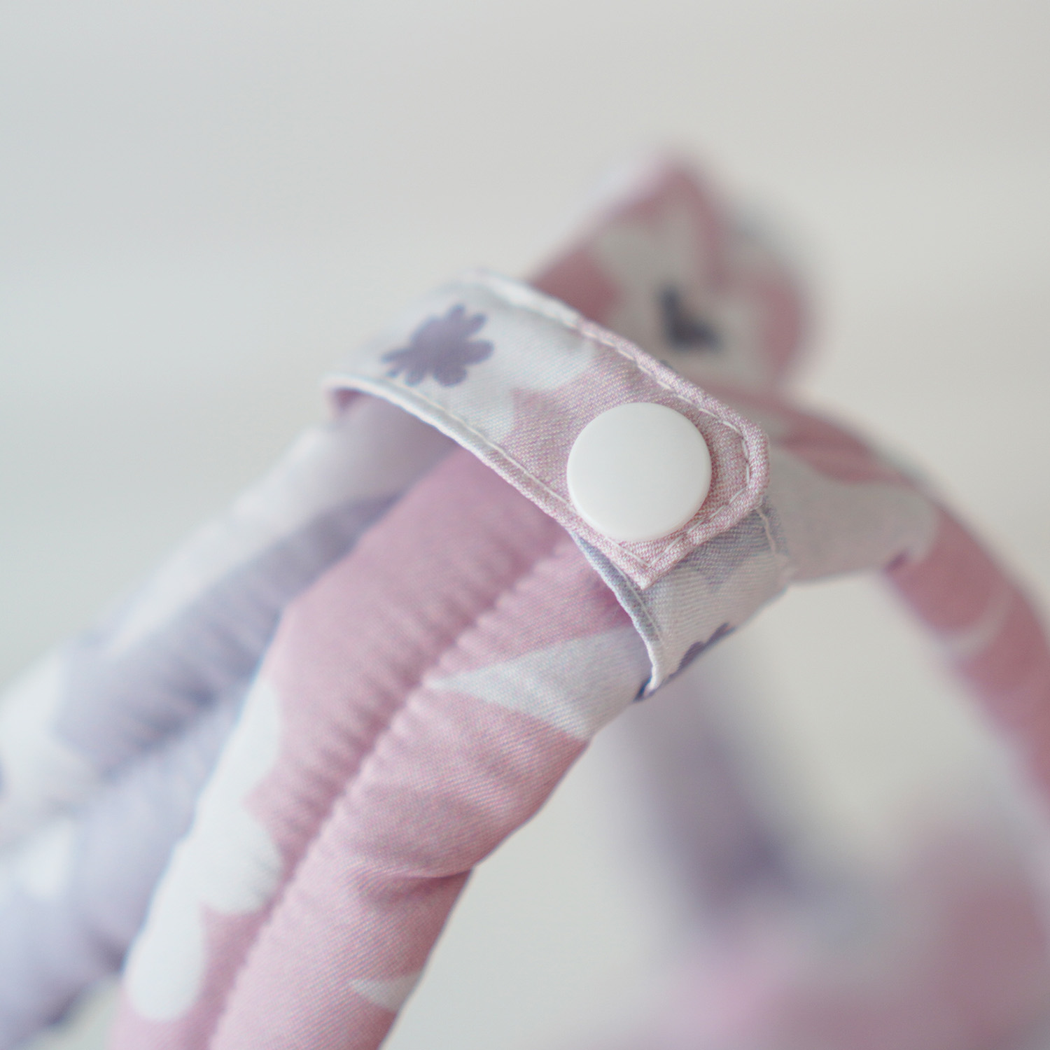 Fluffy Bowling Bag กระเป๋านุ่มนิ่ม ทรง Bowling สั่งทำใส่ข้อความ ลาย Big Flower - Light Pink (ไม่รวมผ้าพันหูกระเป๋า)