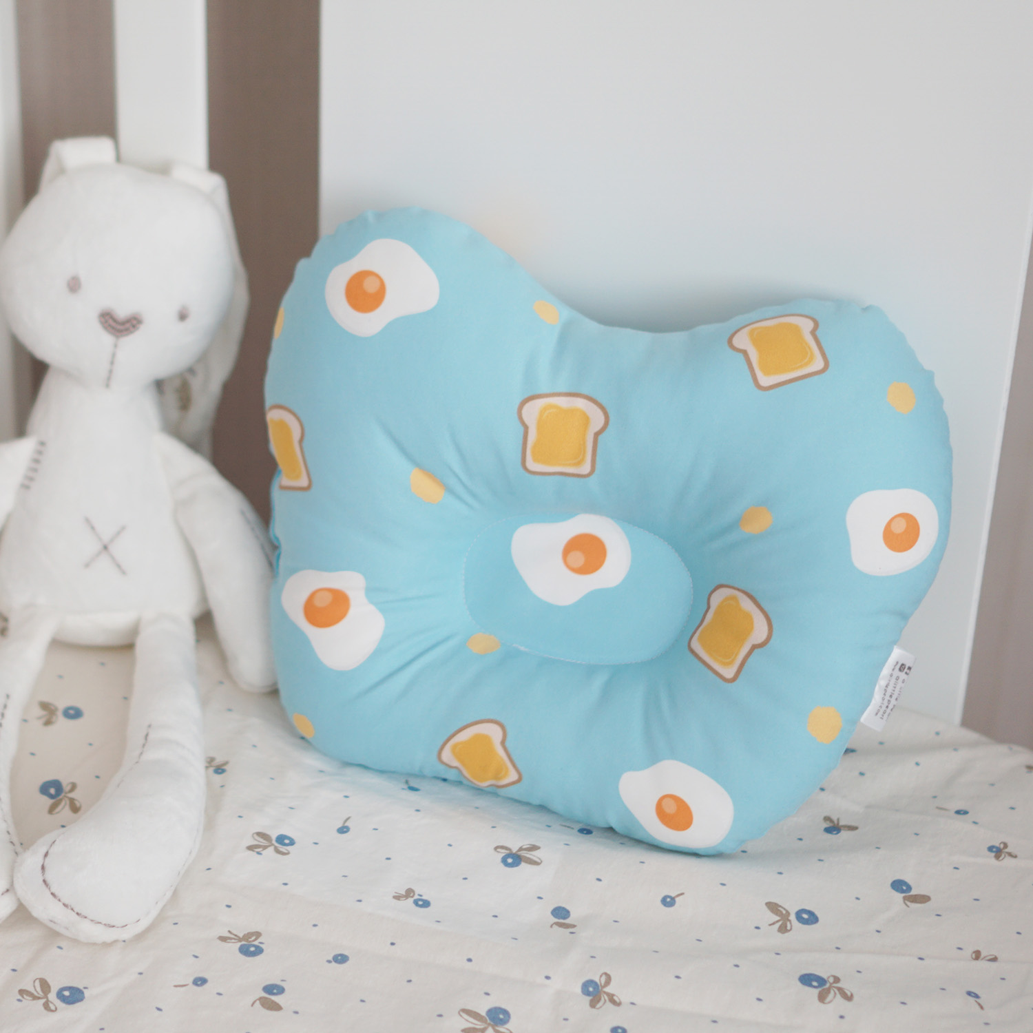 ชุดของขวัญเด็กแรกเกิด หมอนหลุม + ผ้าห่มขนาด 75x100cm ลาย Fried Egg - Blue