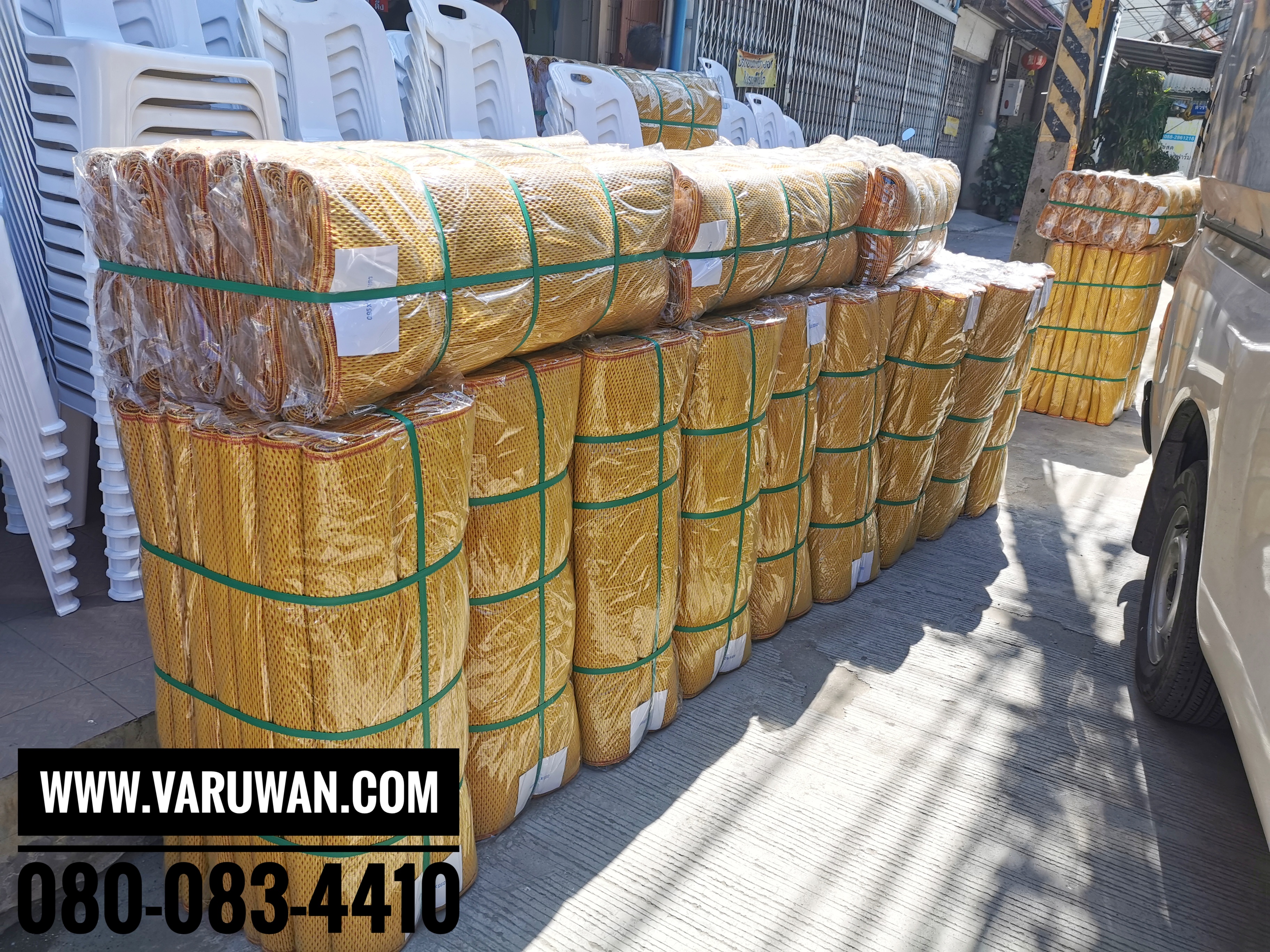 เสื่อพลาสติกแดงเหลือง