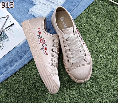 รองเท้าผ้าใบพียูลายดอกไม้ (สีครีม)