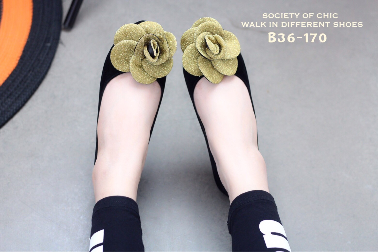 รองเท้าคัทชูส้นแบนแต่งดอกไม้วิ๊ง (สีทอง)