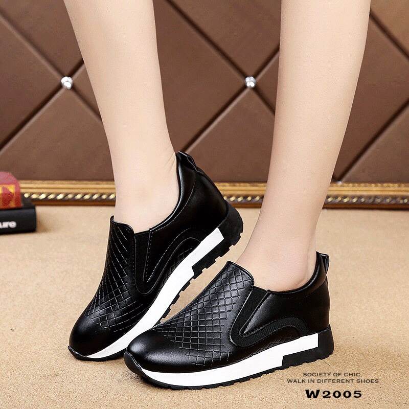 รองเท้าผ้าใบทรงสวมพิมพ์ลายสีทูโทน (สีขาว)