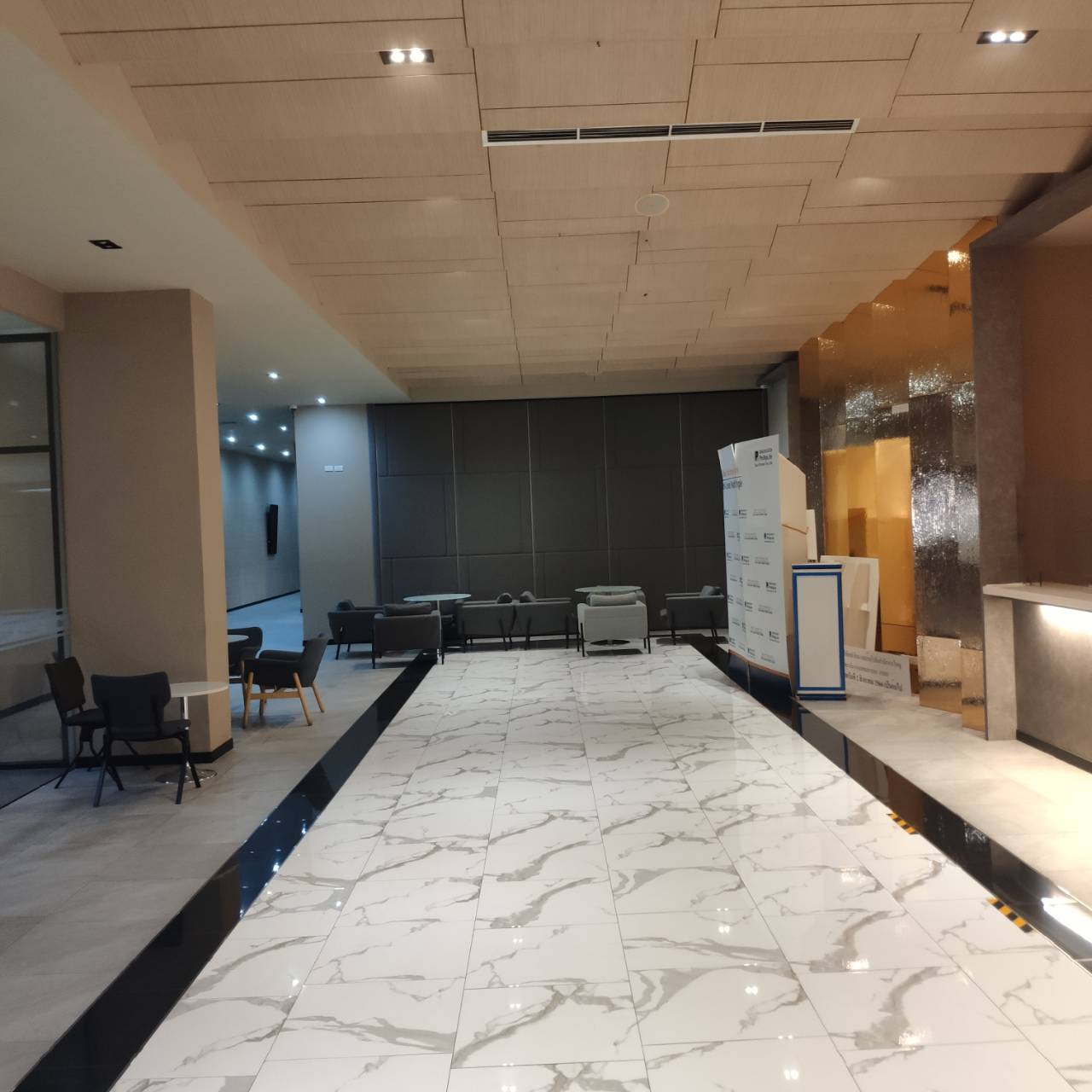 ไอทีเอฟ สีลม พาเลส (ITF-Silom Palace) สำนักงานให้เช่าย่านสีลม ศูนย์กลางธุรกิจ(CBD)ของกรุงเทพฯ ใกล้สถานีรถไฟฟ้า BTS ช่องนนทรี เพียง 350 ม.