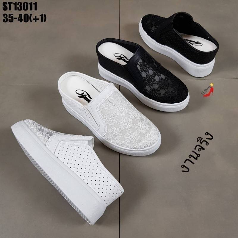 รองเท้าผ้าใบเปิดส้นแต่งลายลูกไม้ (สีดำ)