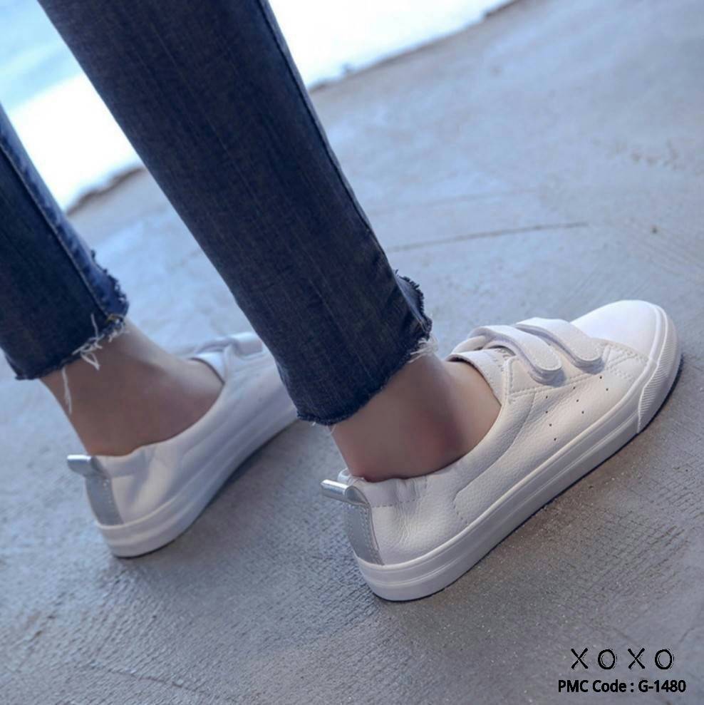 รองเท้าผ้าใบเมจิกเทปแต่งลายส้น (สีเงิน)