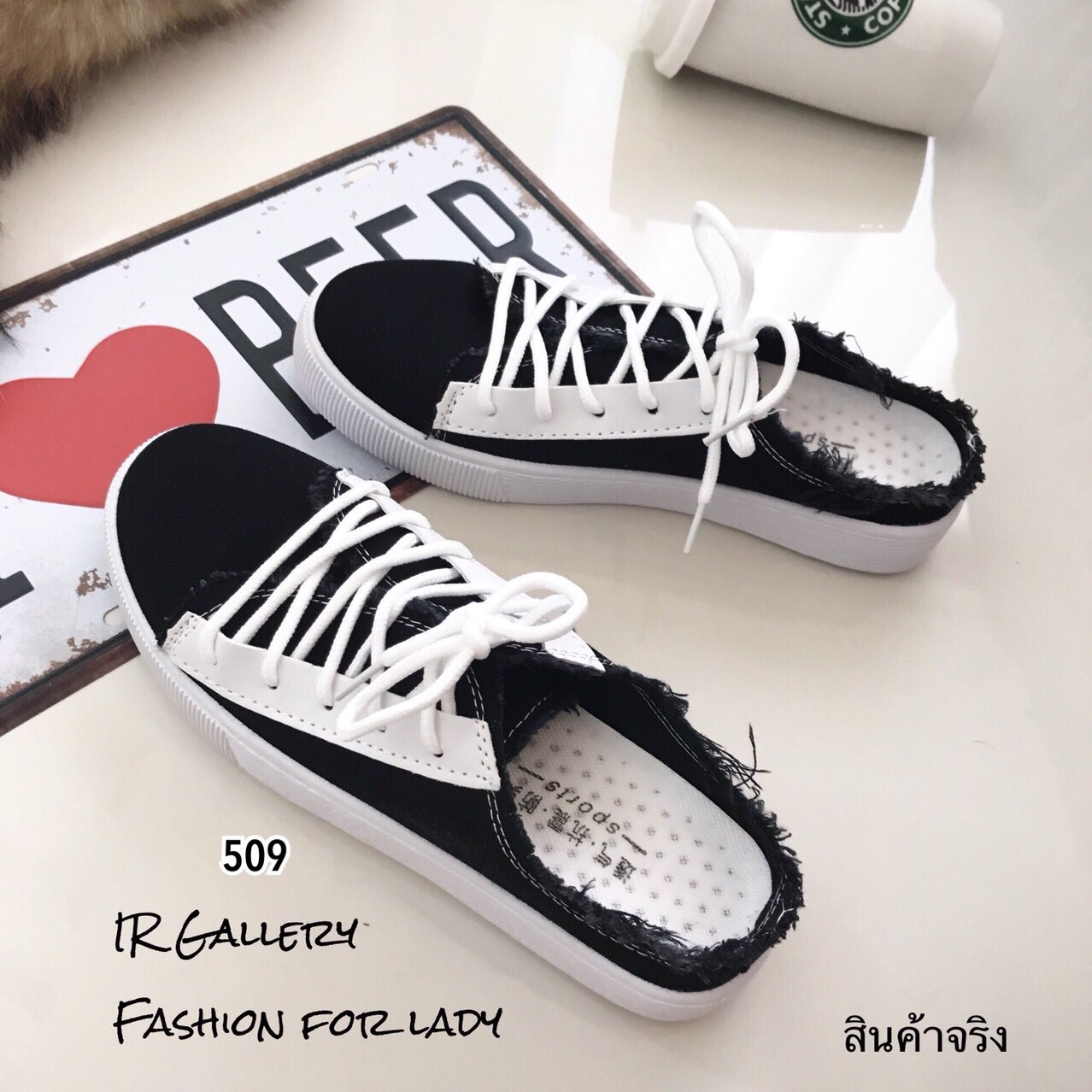 รองเท้าผ้าใบเปิดส้นขอบเซอ (สีดำ)