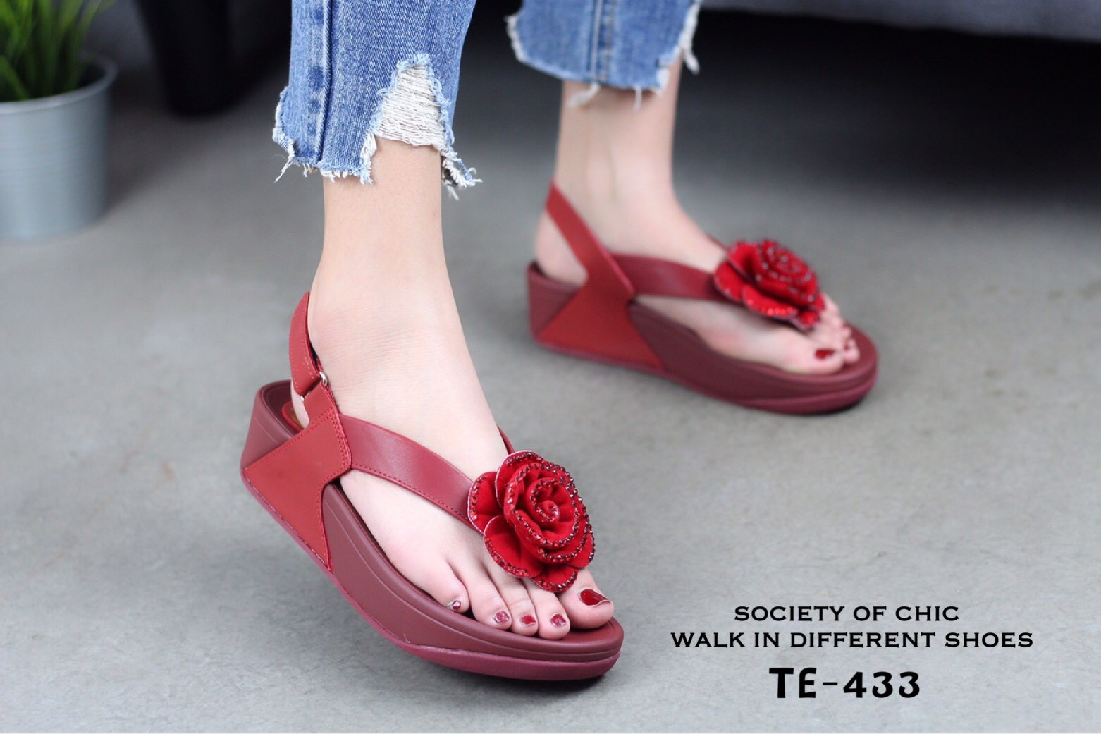 รองเท้าแตะคอมฟอร์ทแต่งดอกไม้ (สีแดง)