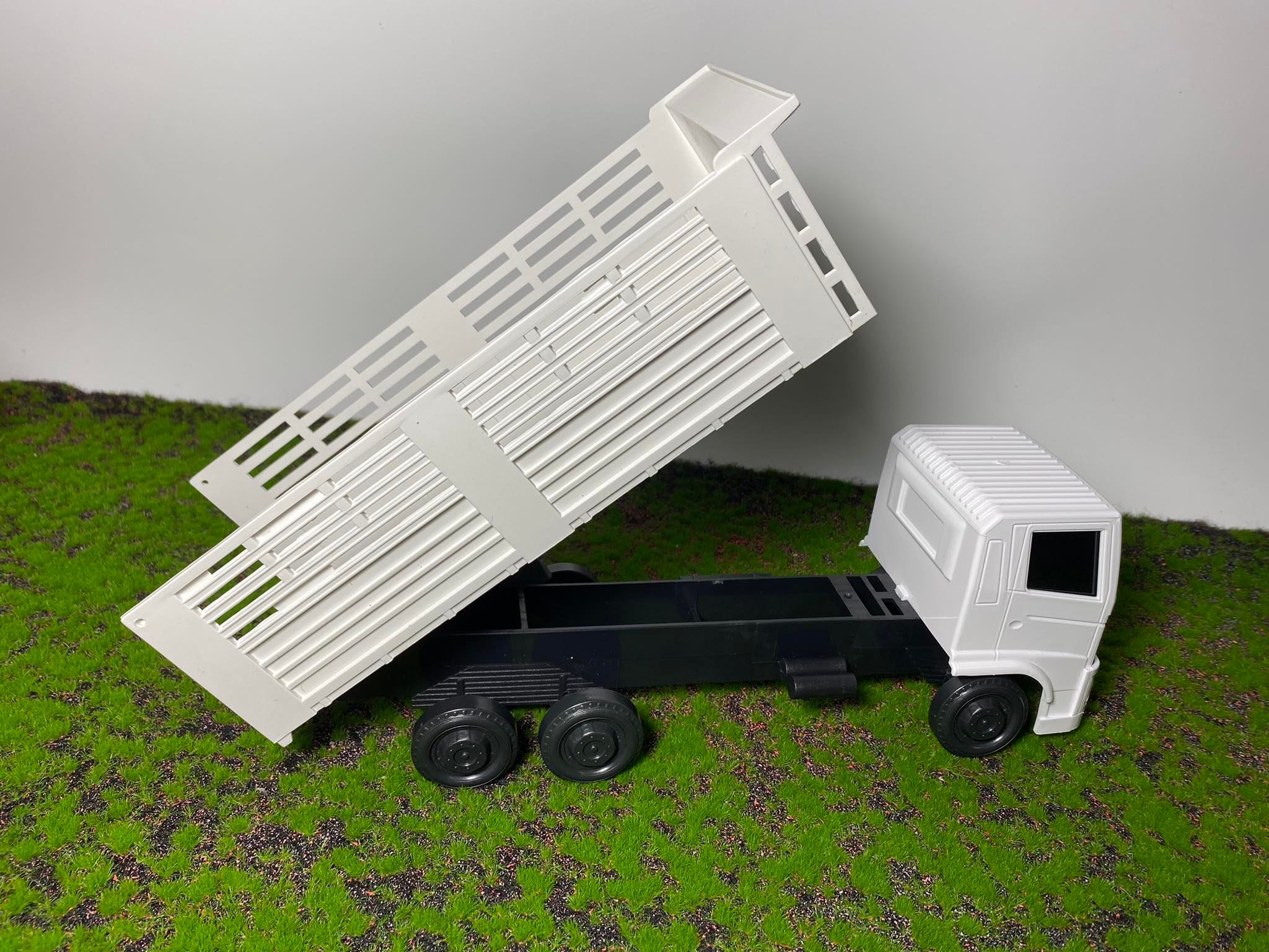 หม่ำโมเดลรถพ่วงดั้ม งานคัดสำหรับคนทุนน้อย ล้อเดี่ยวโมเดลรถของเล่นขนดินได้จริง ล้อหมุน ไม่ใช่รถบังคับ รถของเล่นก่อสร้างพลาสติก 1/24