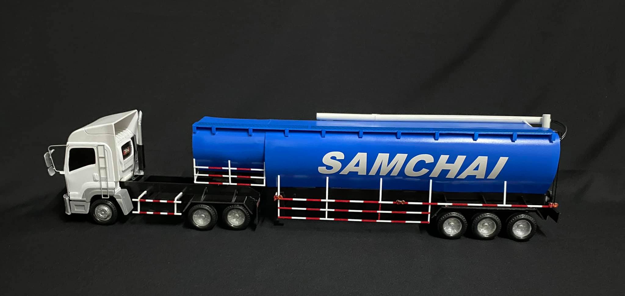 รถบรรทุกอาหารสัตว์จำลอง 1/24 พลาสติก