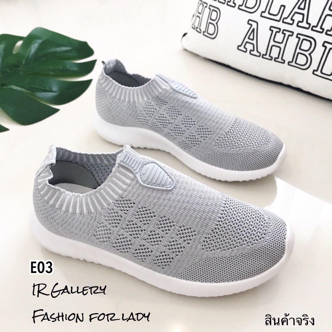 รองเท้าผ้าใบทรงสวมสไตล์ Sport Girl (สีดำ)