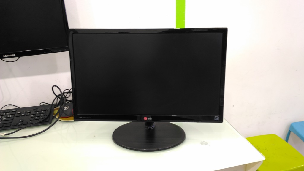 LG 22EA53T-P 21.5" LED IPS