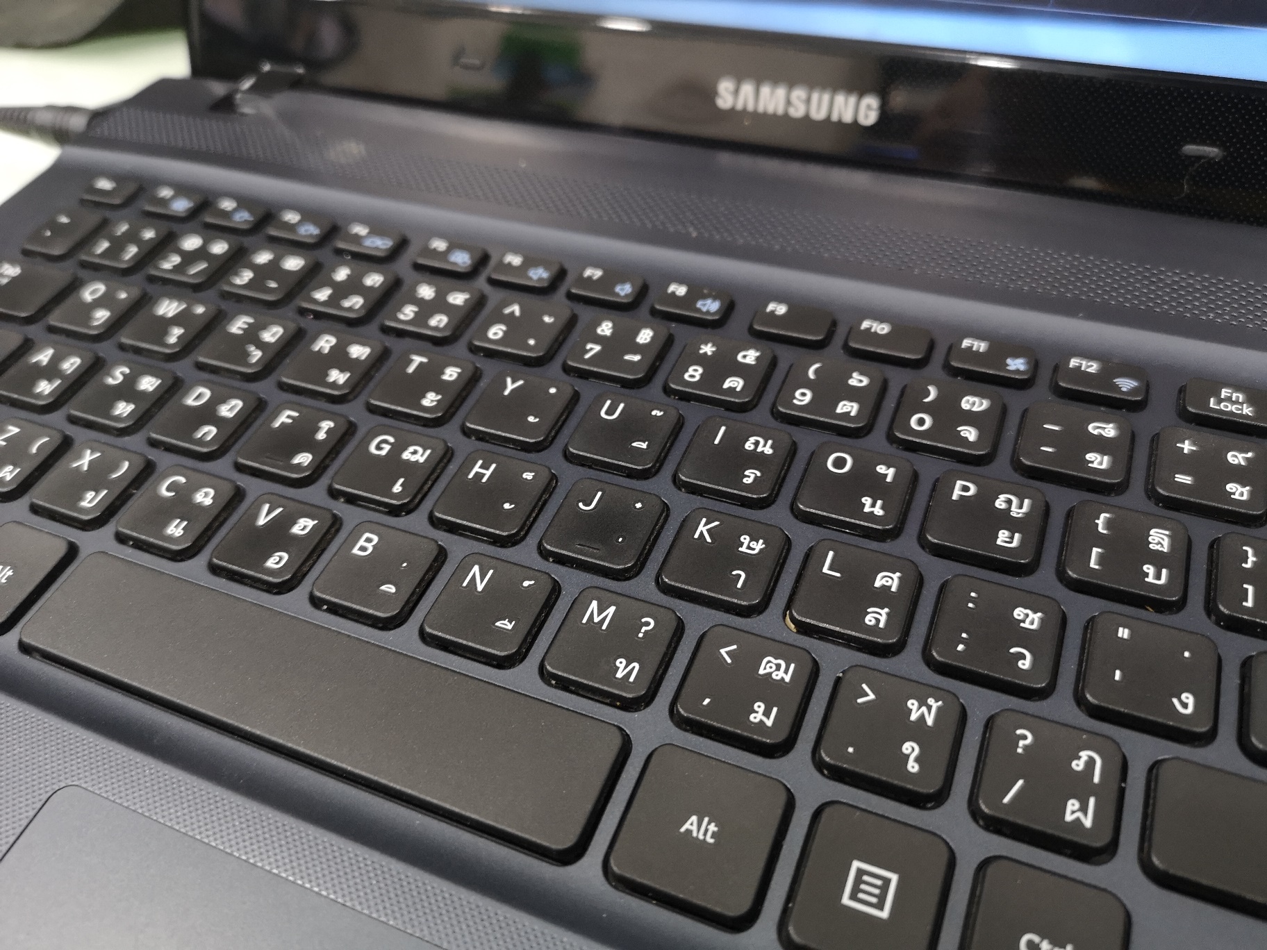 SAMSUNG ATIV BOOK 2 NP270E4V