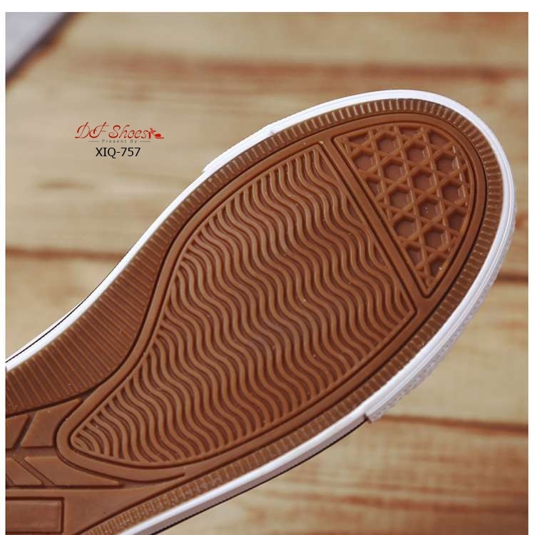 รองเท้าผ้าใบทรงคัทชูแต่งแถบ (สีขาว)