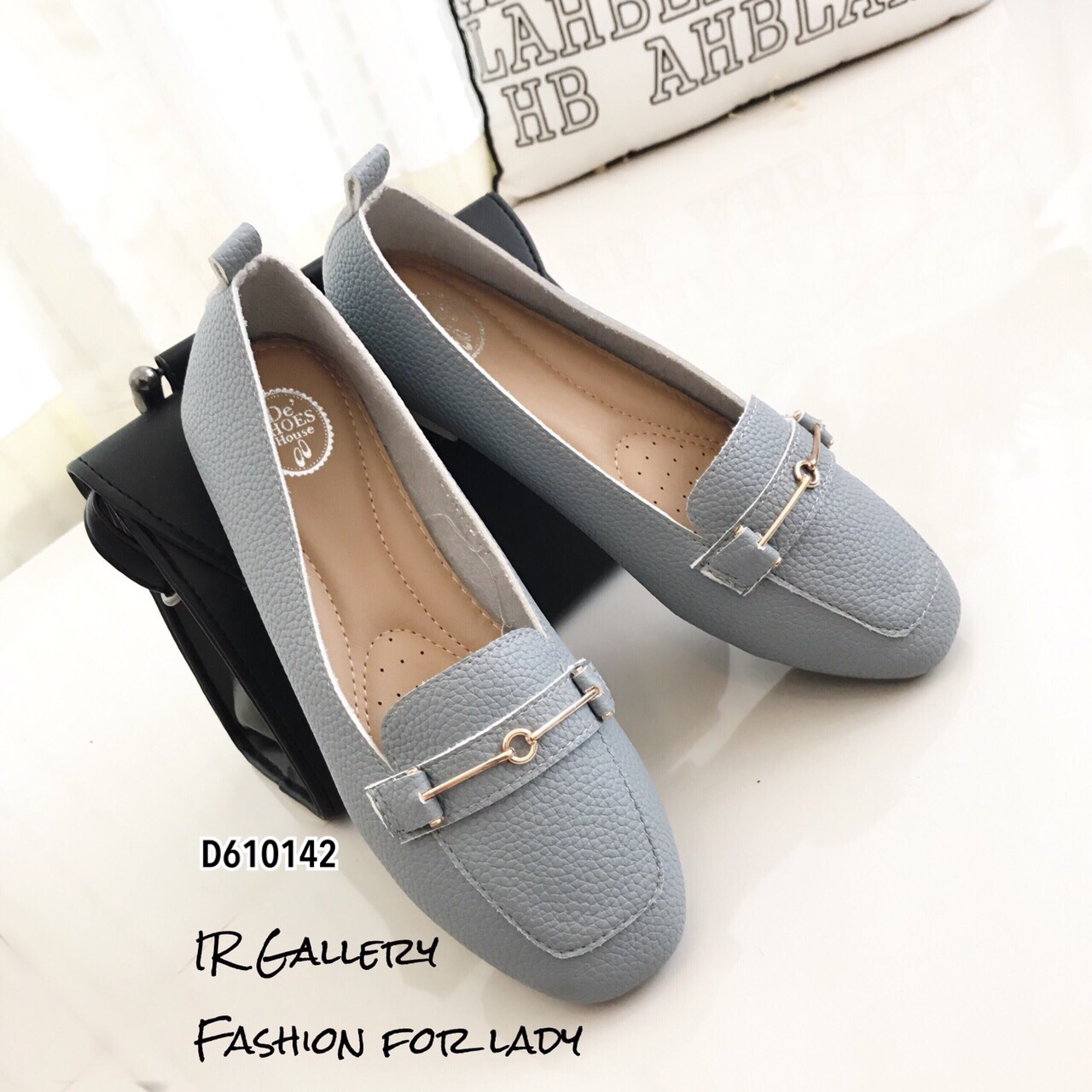 รองเท้าคัทชูหนังทรงสวมแต่งอะไหล่ (สีน้ำตาล)