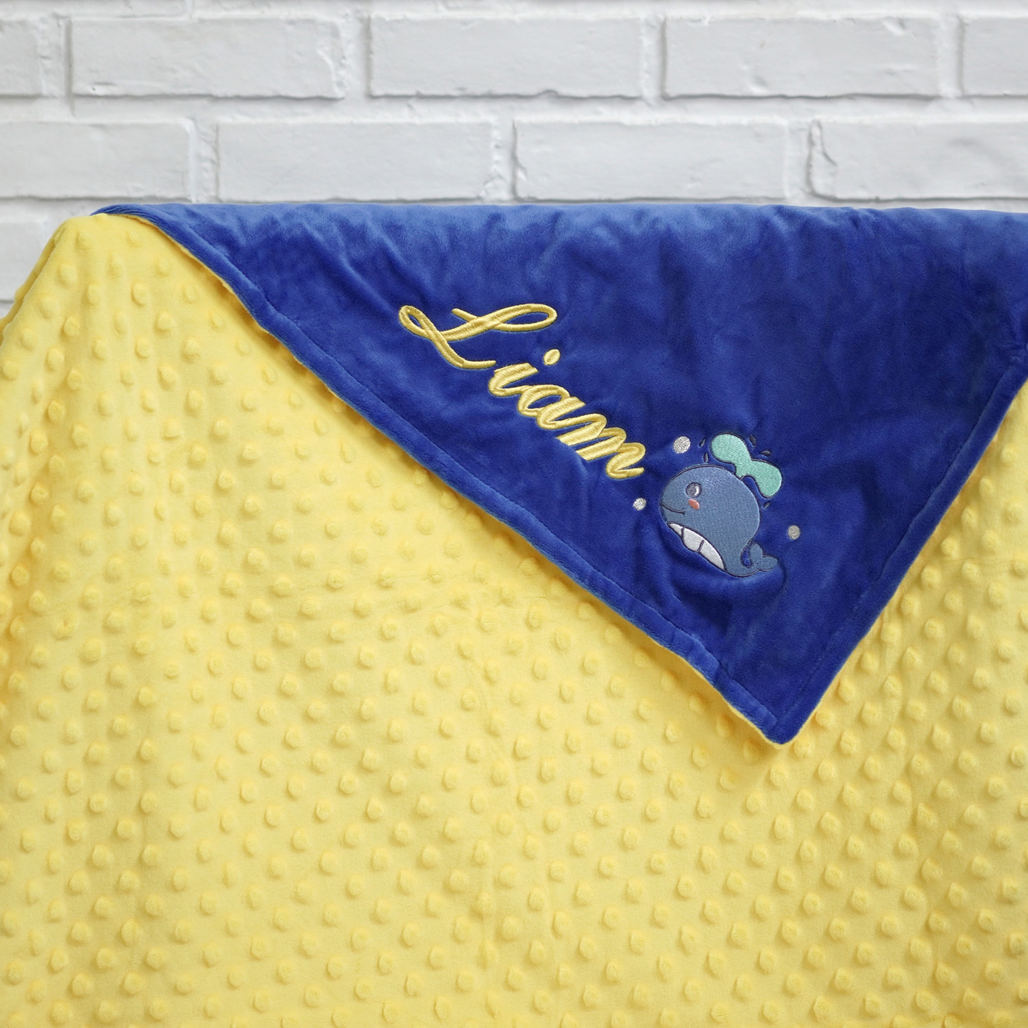 ผ้าห่ม Minky - สี Lemon-Navy 75x100cm แบบปักชื่อ+การ์ตูน - Whale