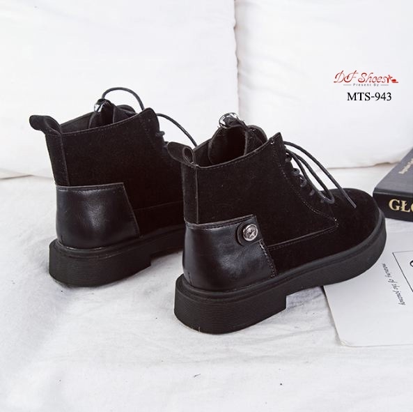 รองเท้าผ้าใบหุ้มข้อหนังกลับแต่งหมุด (สีกากี)