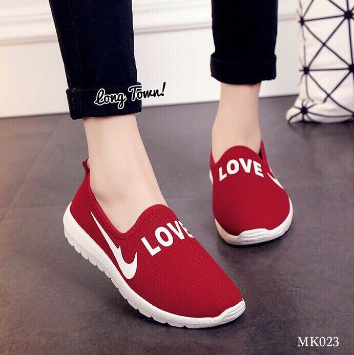 รองเท้าผ้าใบสไตล์ Nike Slip On (สีดำ)