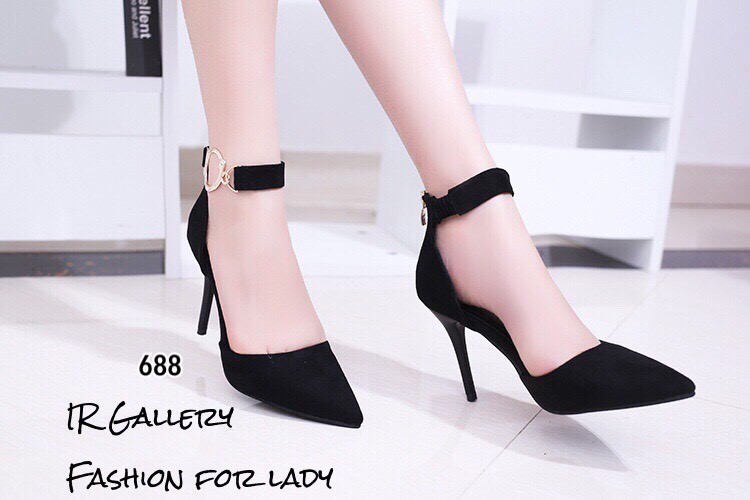 รองเท้าส้นเข็มแต่งอะไหล่รัดข้อ (สีดำ)