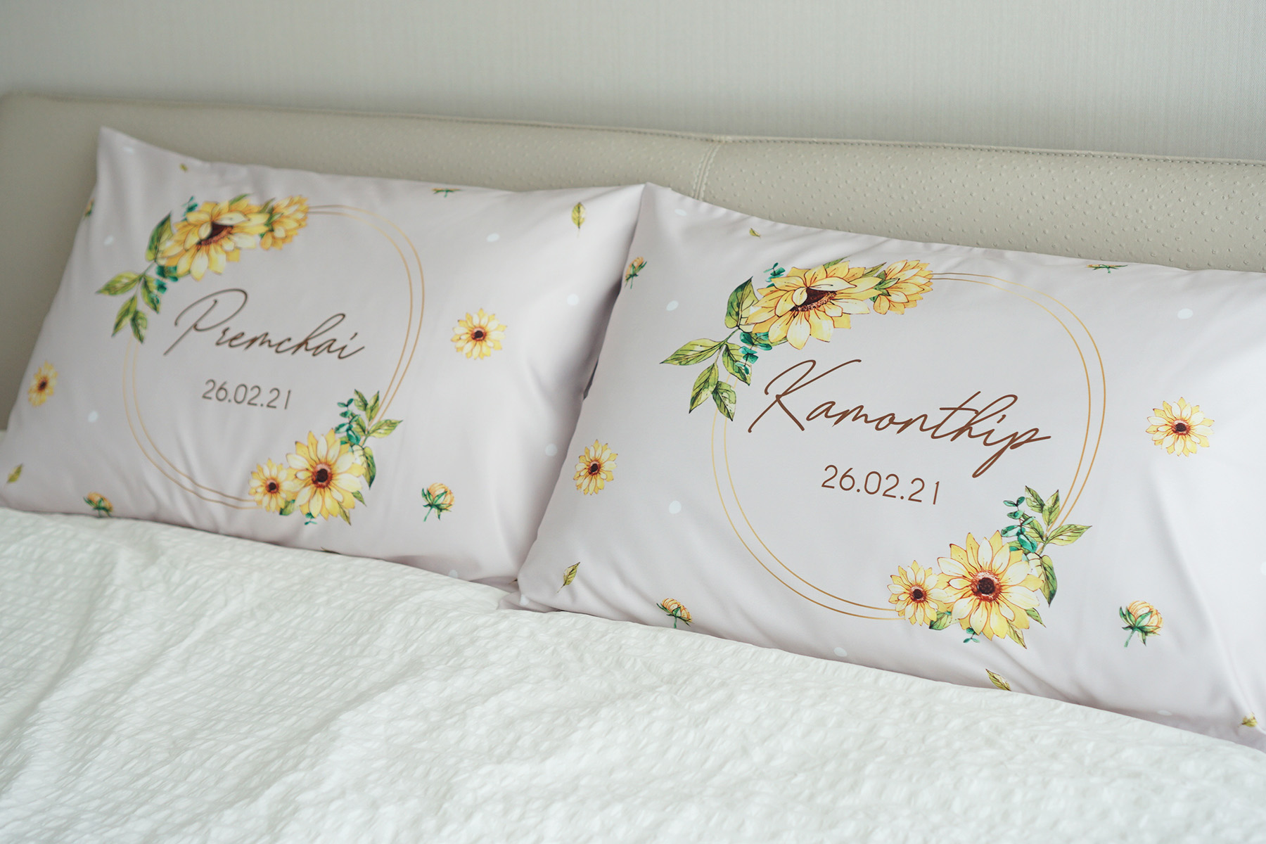 ปลอกหมอนหนุนคู่ พิมพ์ลายเต็มผืน ลาย Sun Flower - Beige
