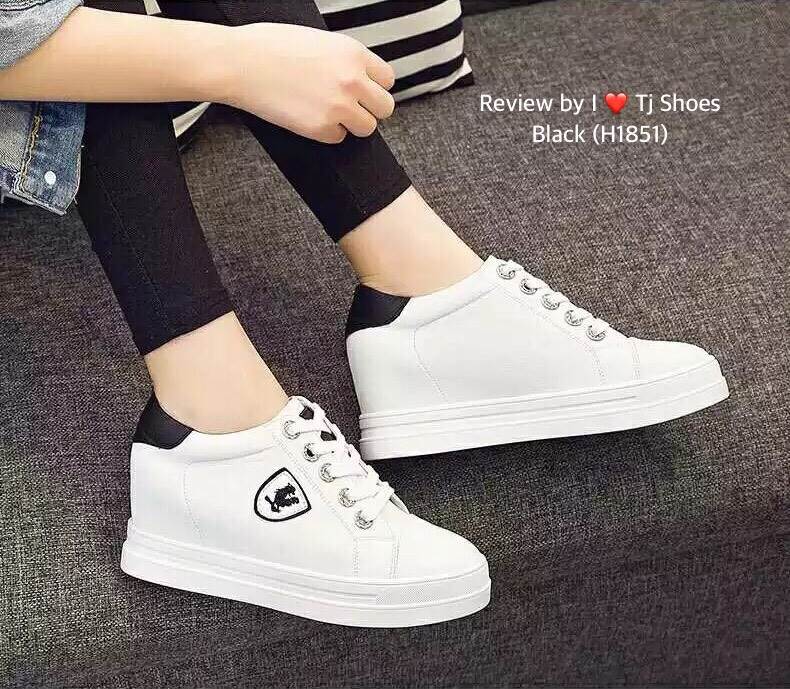 รองเท้าใบพียูเสริมส้นแต่งโลโก้ (สีดำ)