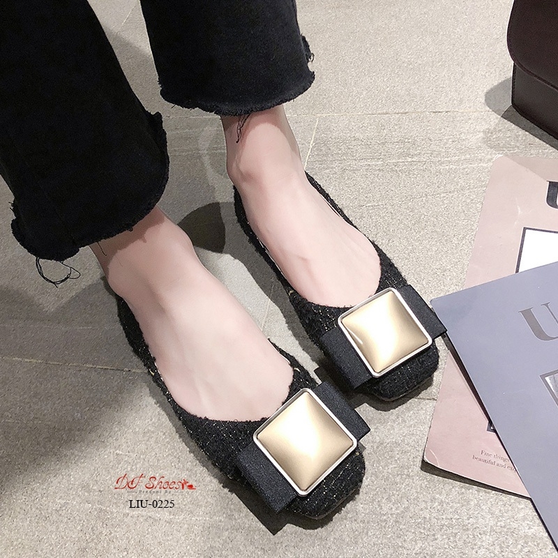 รองเท้าคัทชูส้นแบนแต่งอะไหล่ (สีแดง)