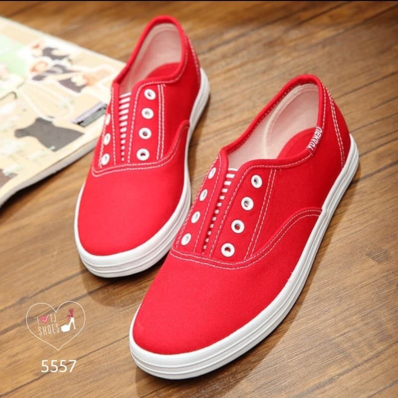 พร้อมส่ง : รองเท้าผ้าใบสีเรียบ (สีแดง)
