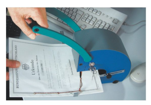 ขายถูก เครื่องประทับตรานูนแบบมือโยก PERNUMA รุ่น PERFOSET II/P