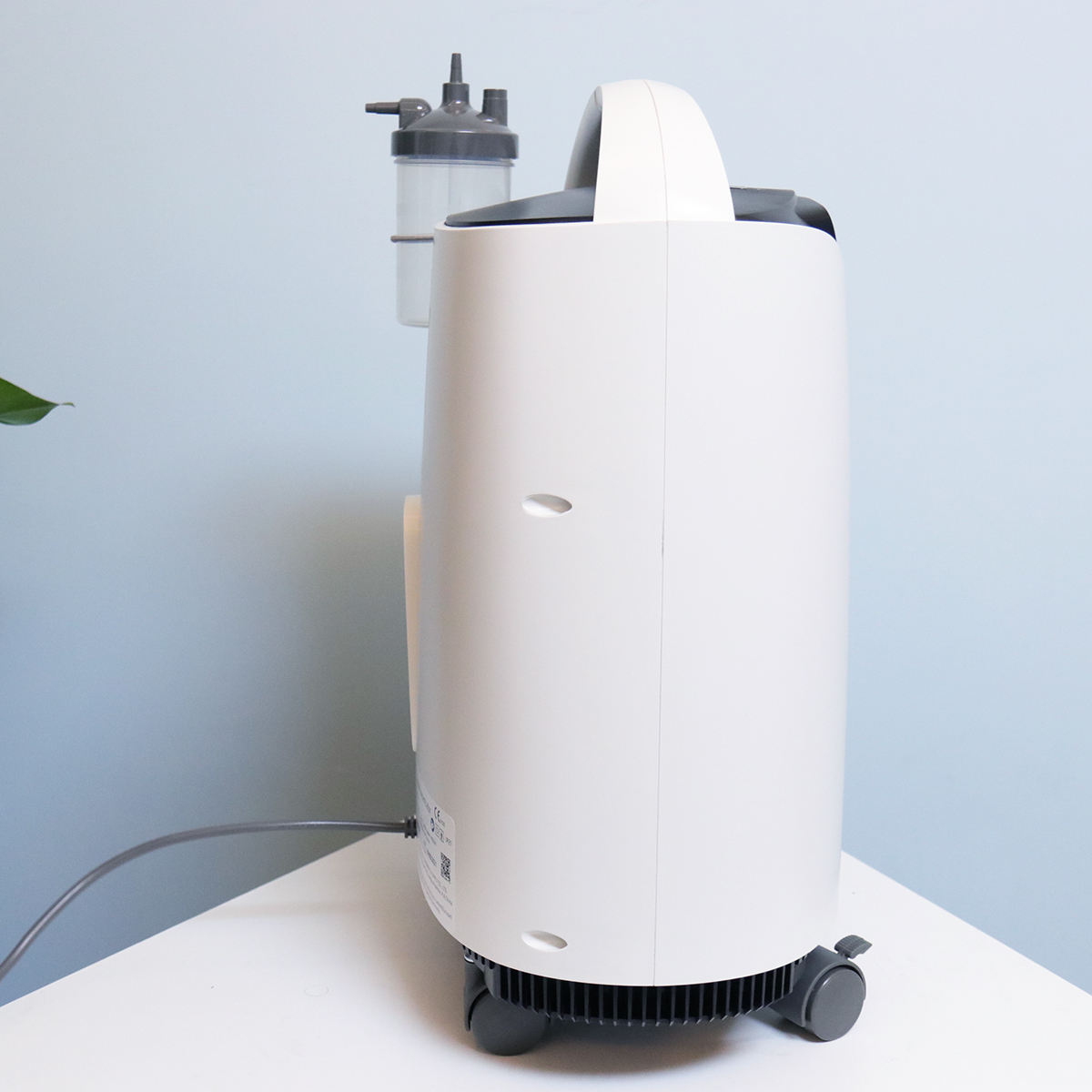 ขายถูก เครื่องผลิตออกซิเจน Yuwell รุ่น 8F-5AW ขนาด 5 ลิตร Oxygen Concentrator สินค้ามี อ.ย. ของแท้ประกันศูนย์ไทย1ปี