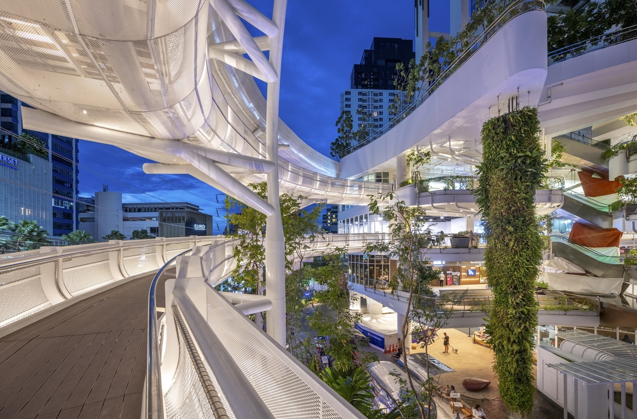 ทีเพลซ - มาร์เช่ ทองหล่อ (T PLACE - Marche' Thonglor) สำนักงานให้เช่าใจกลางทองหล่อ ซอยสุขุมวิท 55 กรุงเทพฯ ใกล้สถานีรถไฟฟ้า BTS ทองหล่อ 500 ม.