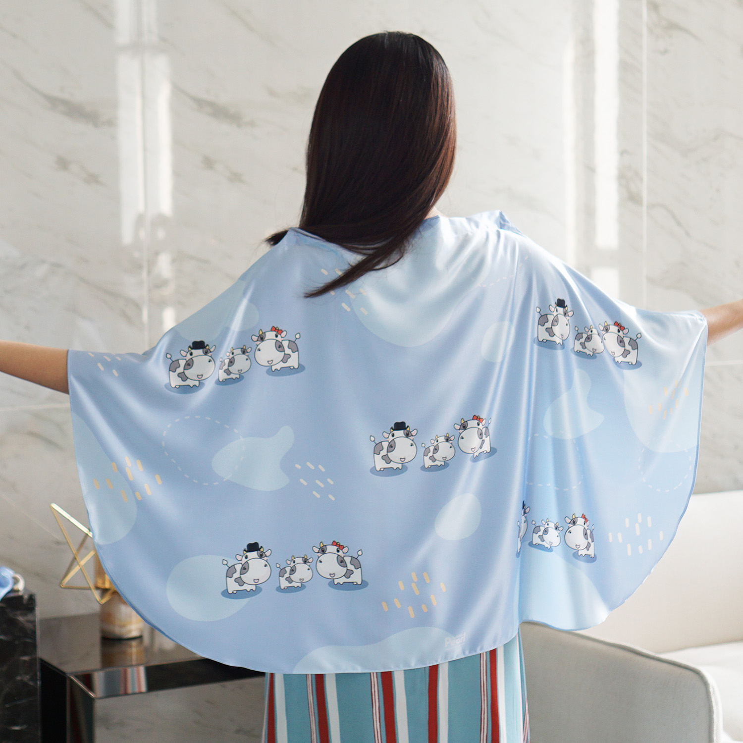 ผ้าคลุมให้นม สั่งทำใส่ชือ ลาย Cow1 - Indigo