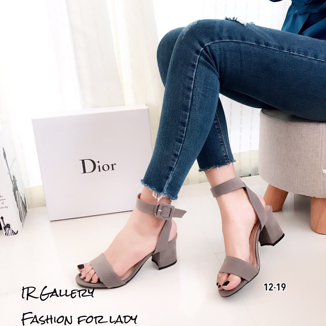 รองเท้าส้นตันแต่งสายรัดเข็มขัด (สีดำ)