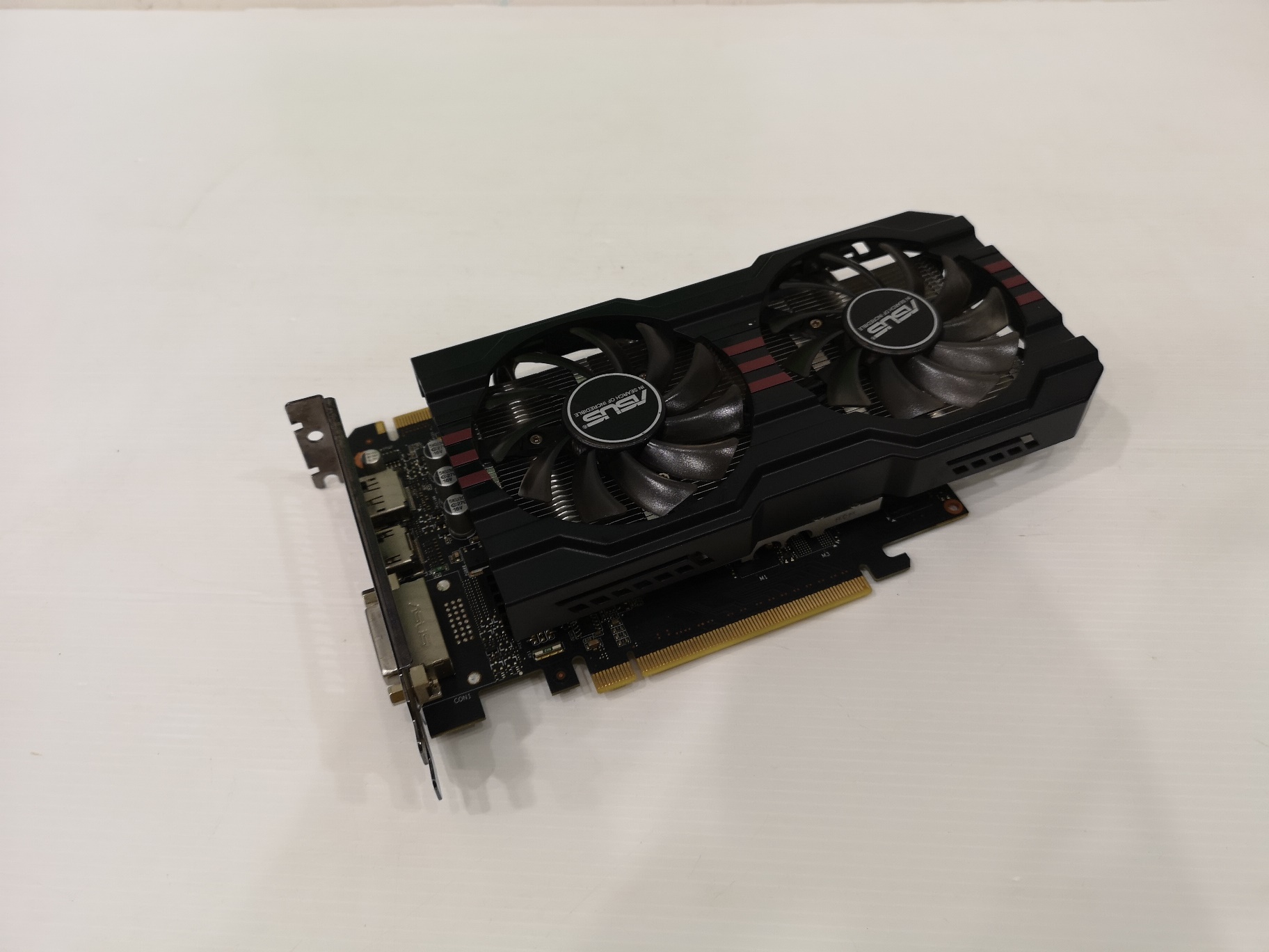 ASUS GTX760 2GB. DDR-5 256Bit