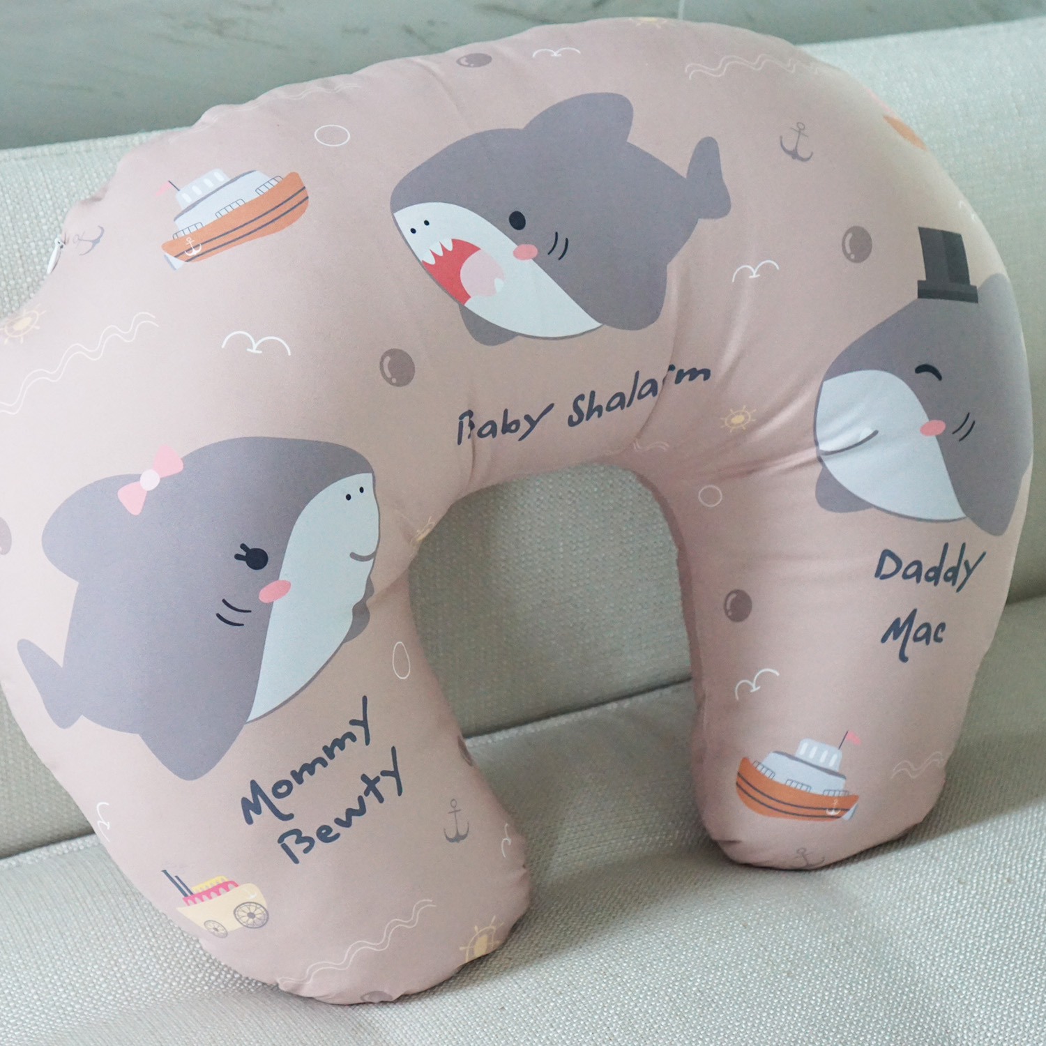 ชุดของขวัญเด็กแรกเกิด BP2 หมอนหลุม + หมอนรองให้นม ลาย Shark - Brown