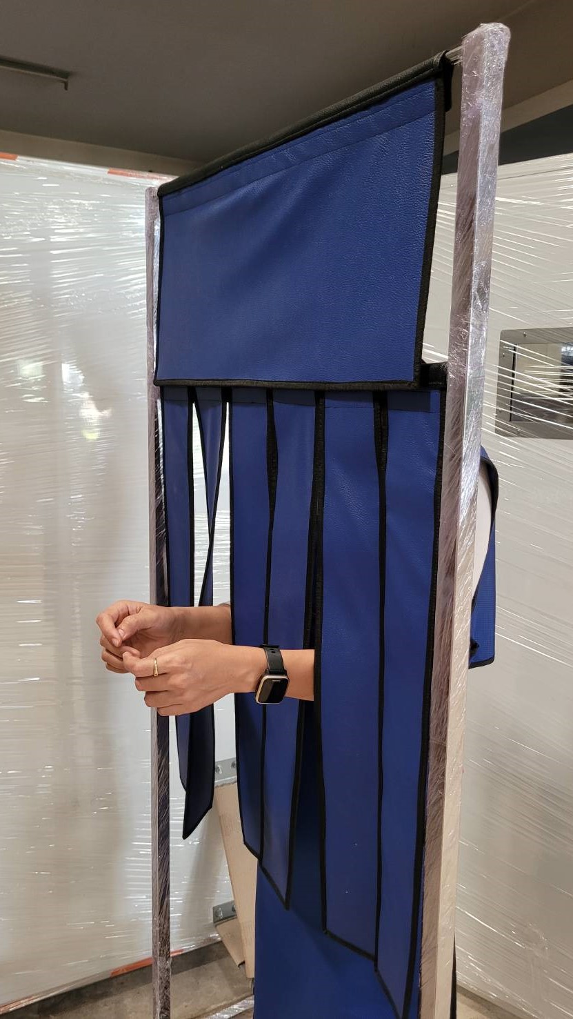 ม่านผ้ายางกันรังสีช่วงบน แบบสอดแขนได้