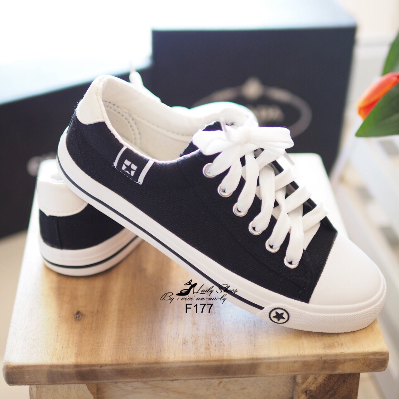 รองเท้าผ้าใบ Candy Canvas (สีดำ)