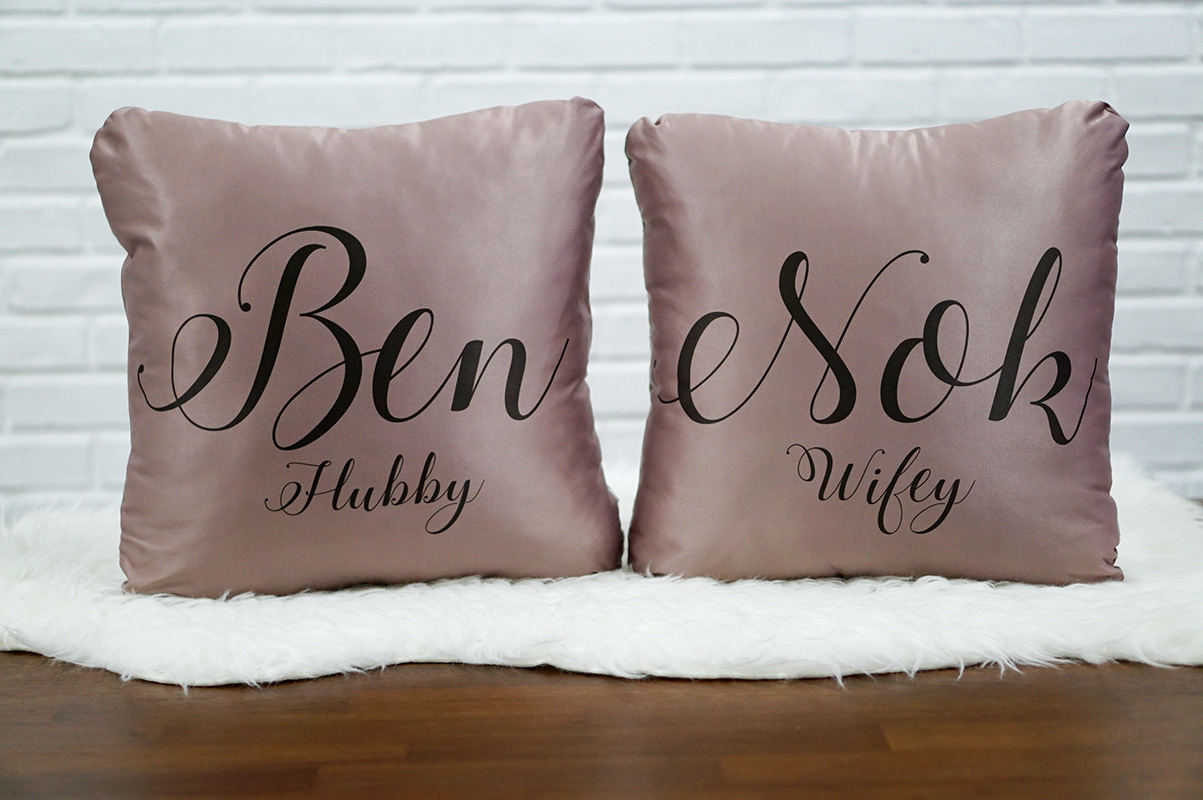 หมอนอิงสั่งทำใส่ชื่อ ลาย Hubby Wifey - Dark Brown