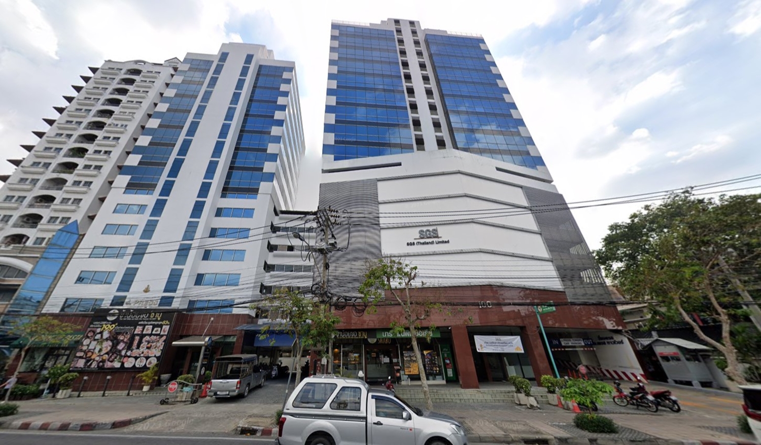 J. Press Tower, office for rent on Nang Linchi Road, Bangkok, near Chalerm Mahanakorn Expressway.