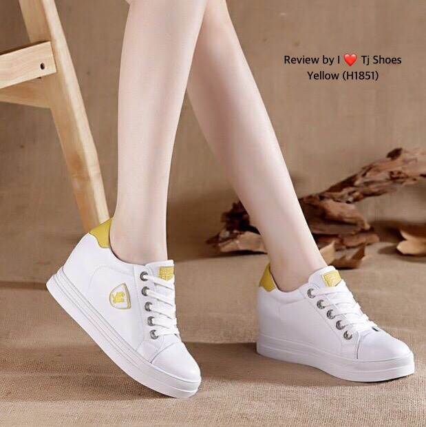 รองเท้าใบพียูเสริมส้นแต่งโลโก้ (สีดำ)