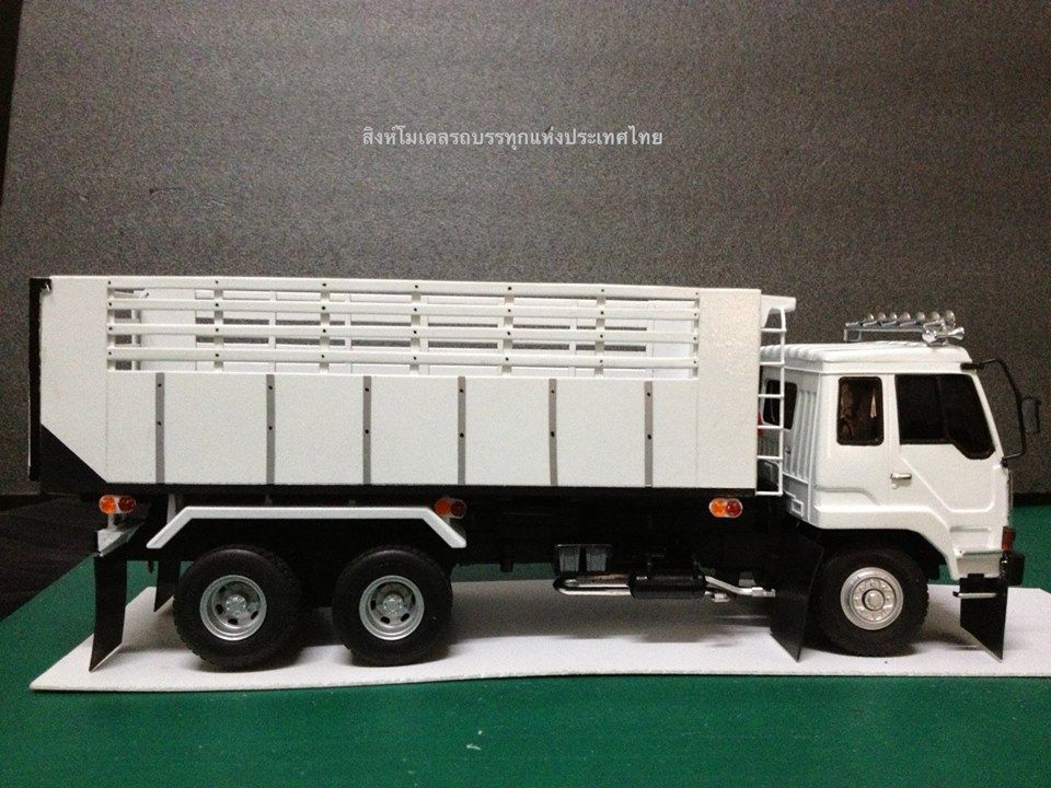 โมเดลรถขนดิน 10 ล้อ 1/32