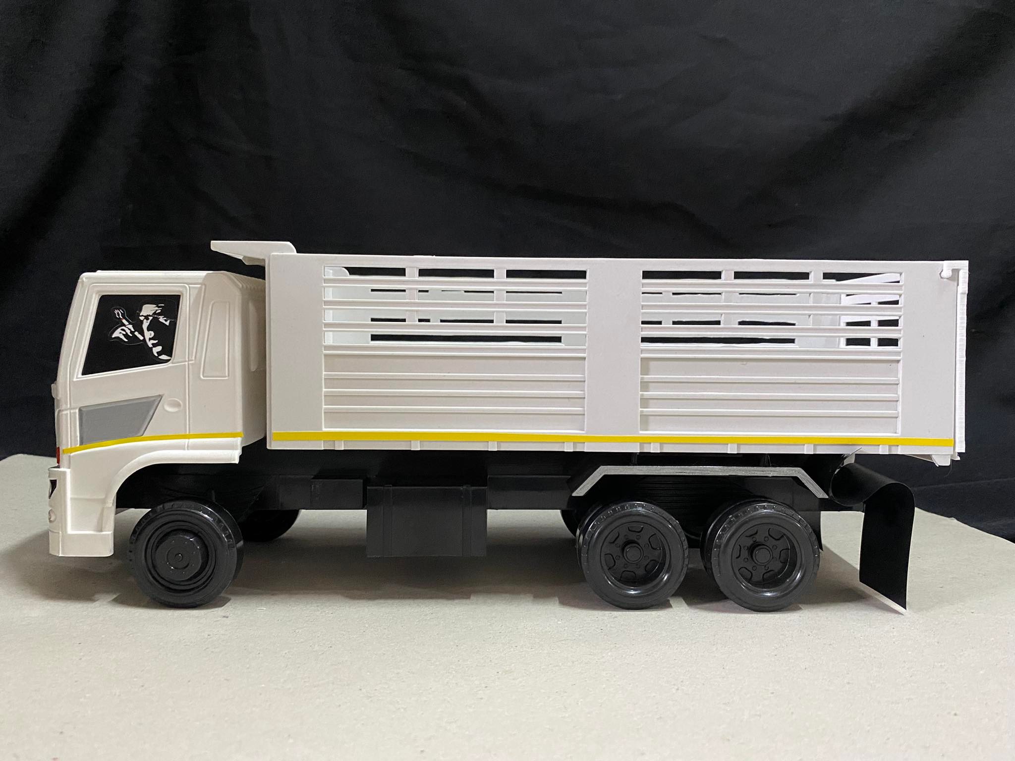 โมเดลรถสิบล้อดั้มจำลอง คาดเหลือง 1/24 พลาสติก หม่ำโมเดล รถของเล่น รถบรรทุกของเล่น รถดั้มจำลอง