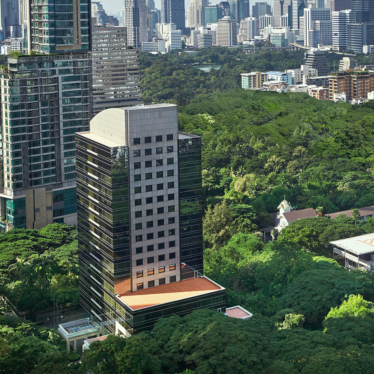 ให้เช่าอาคารสำนักงานติดถนนวิทยุ ใกล้สวนลุมพีนี และใกล้รถไฟฟ้า BTS เพลินจิต 600 เมตร 208 WIRELESS ROAD BUILDING | BANGKOK