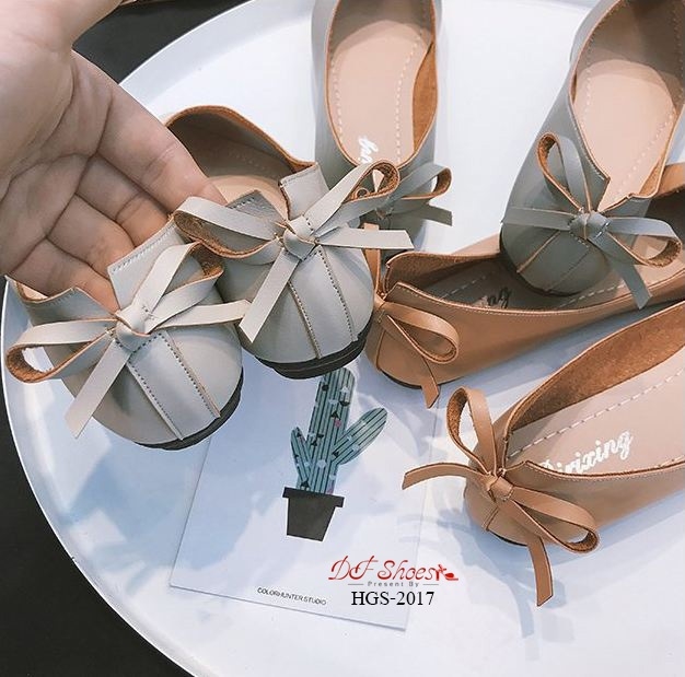 รองเท้าคัทชูส้นแบนแต่งโบว์หลัง (สีกากี)
