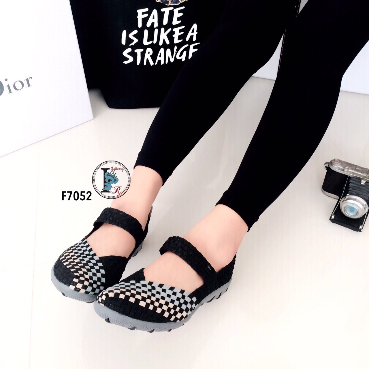 รองเท้าเพื่อสุขภาพสายคาด V (8สี)