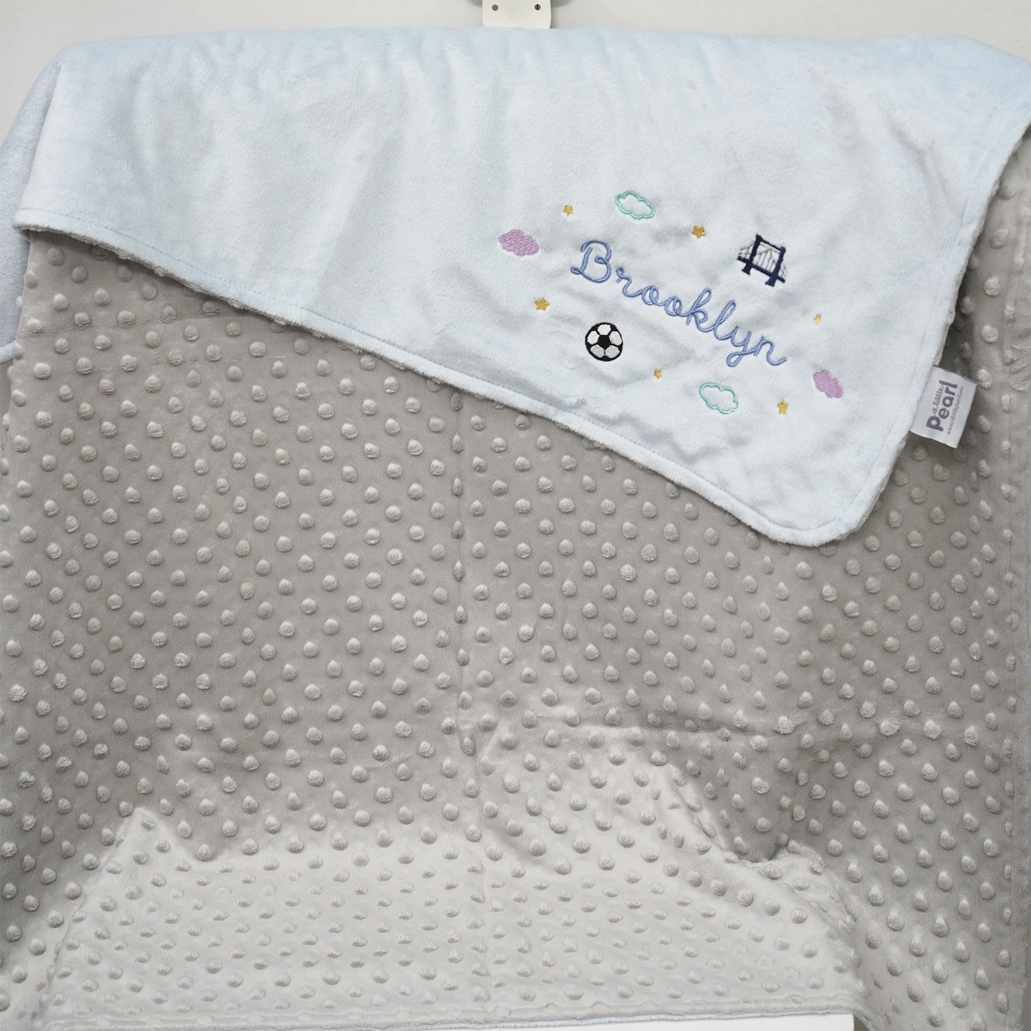 ผ้าห่ม Minky - สีฟ้า + เทา 75x100cm แบบปักชื่อ+icon - Bridge + Football + Cloud