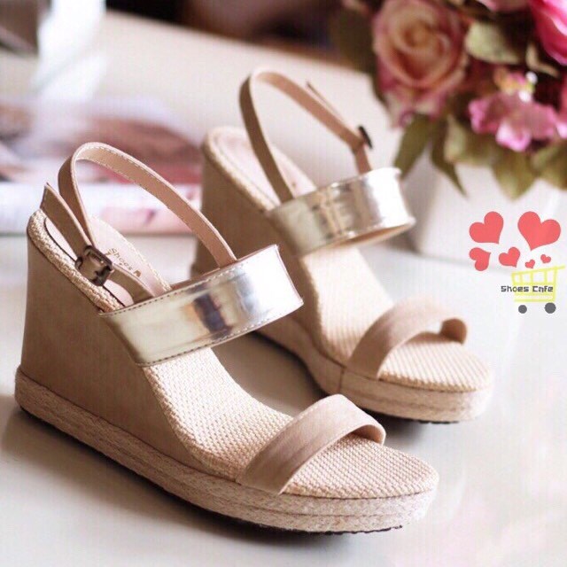 พร้อมส่ง : รองเท้าส้นเตารีดเมทัลลิคสไตล์เกาหลี (สีครีม)
