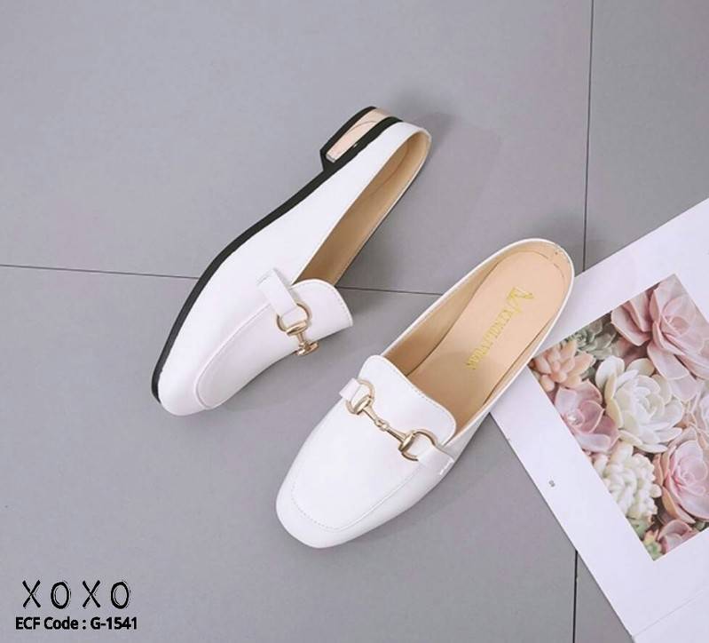 รองเท้าคัทชูครึ่งส้นแบบสวม (สีขาว)